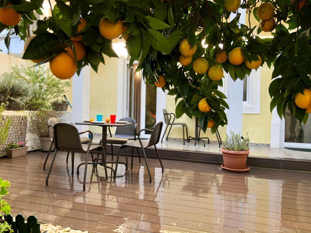 Sunny orange garden apartment in central Lissabon Buitenkant foto