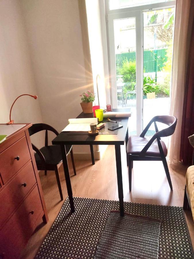 Sunny orange garden apartment in central Lissabon Buitenkant foto