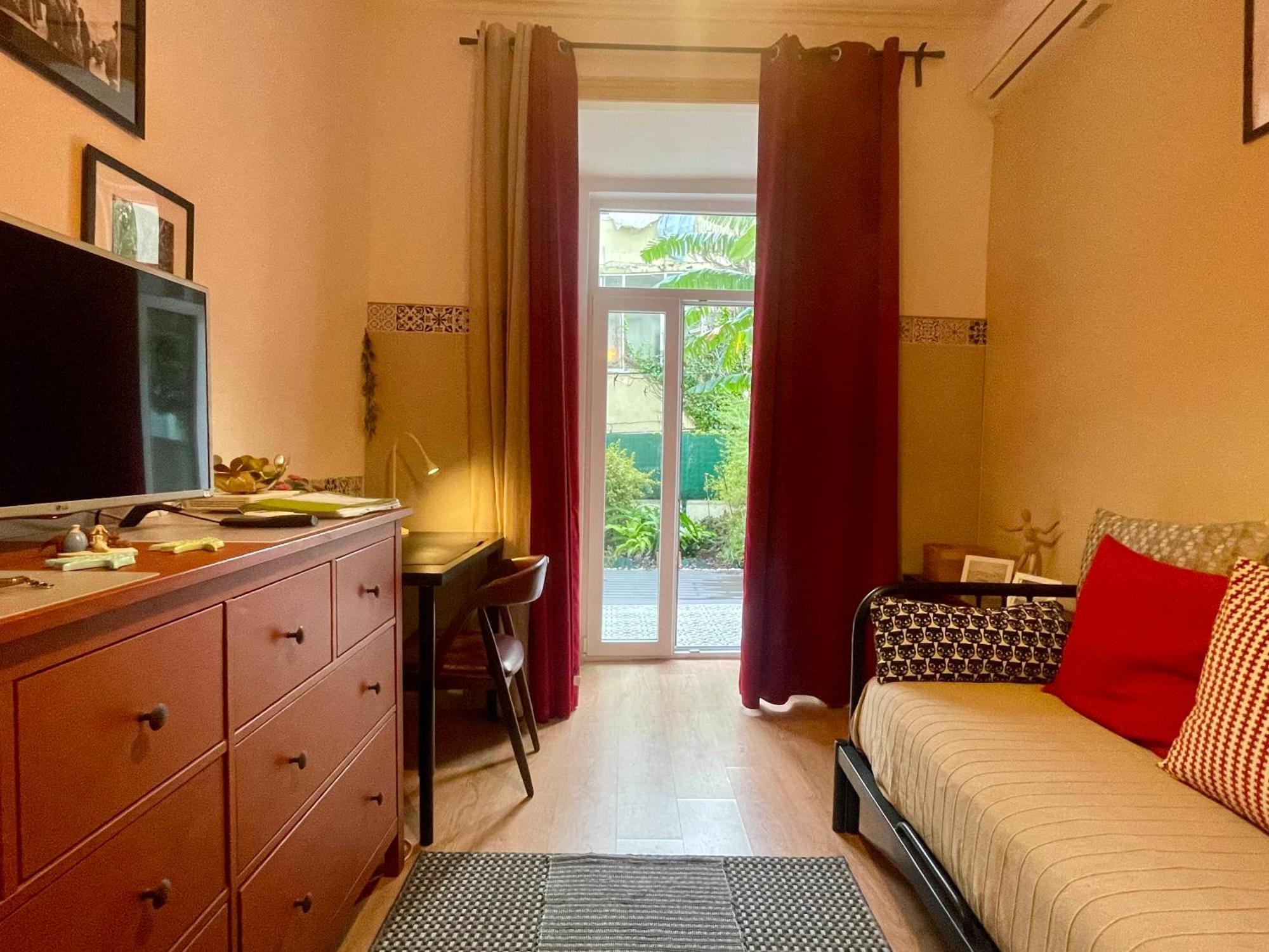 Sunny orange garden apartment in central Lissabon Buitenkant foto