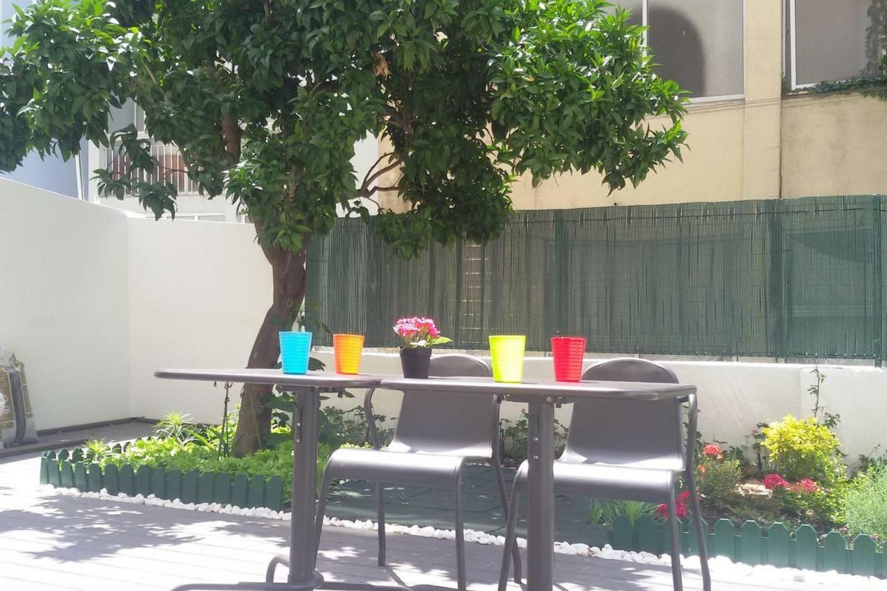 Sunny orange garden apartment in central Lissabon Buitenkant foto