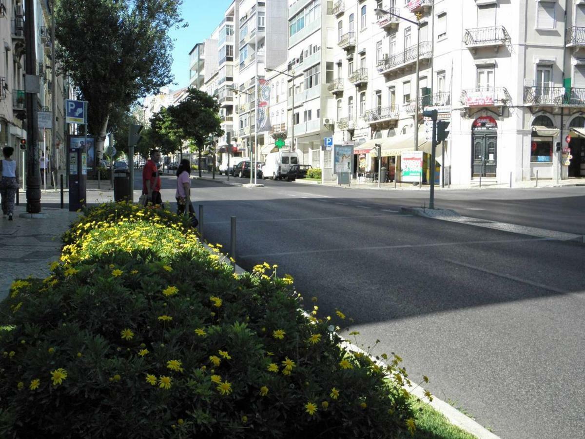 Sunny orange garden apartment in central Lissabon Buitenkant foto