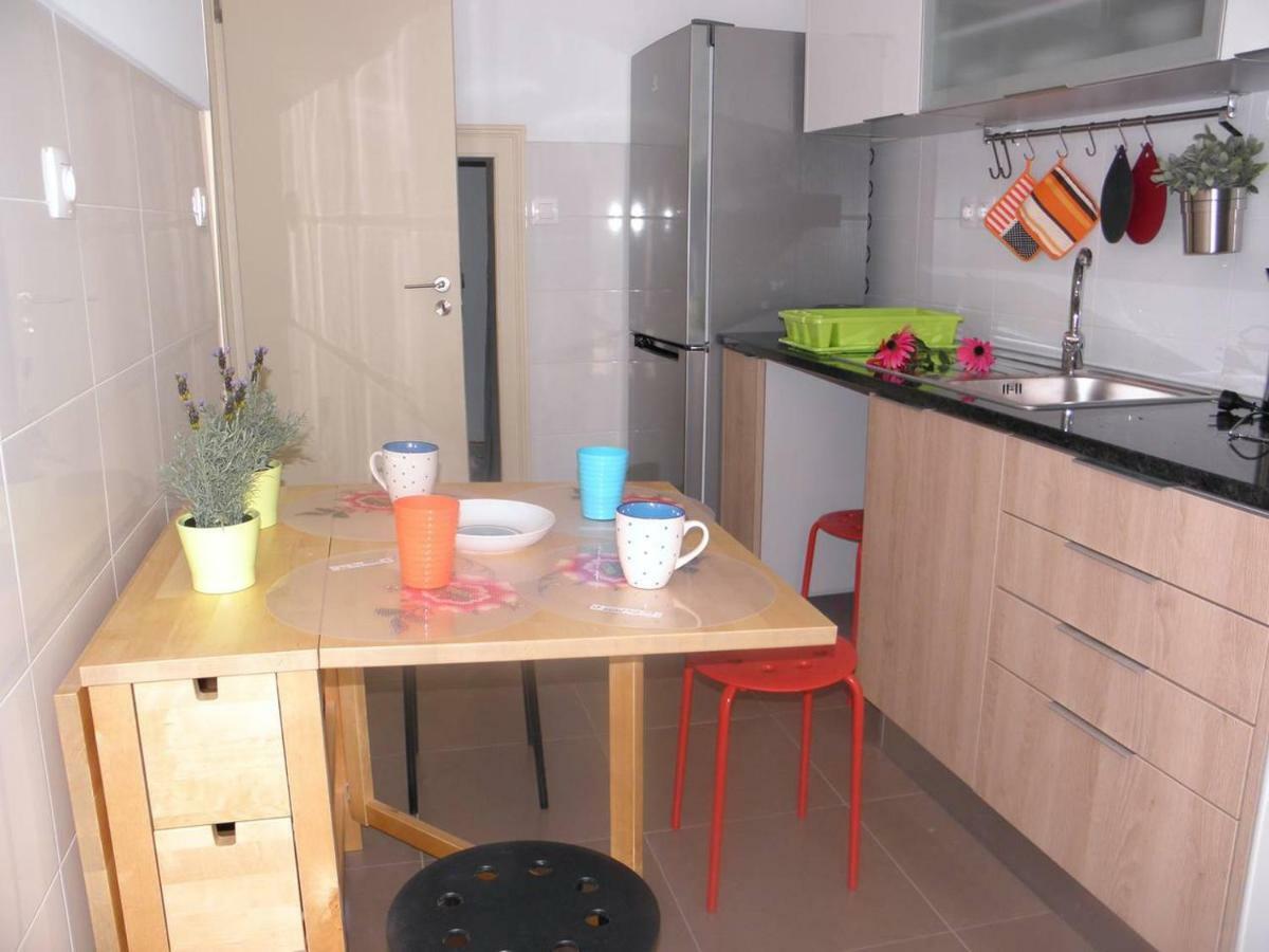 Sunny orange garden apartment in central Lissabon Buitenkant foto