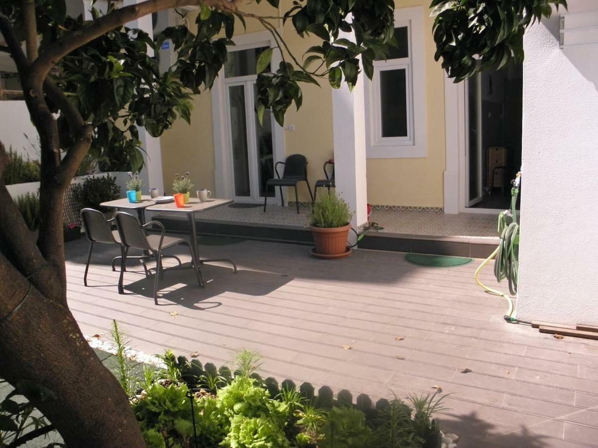 Sunny orange garden apartment in central Lissabon Buitenkant foto