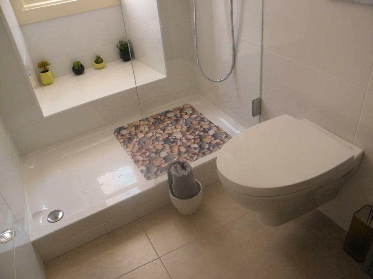 Sunny orange garden apartment in central Lissabon Buitenkant foto