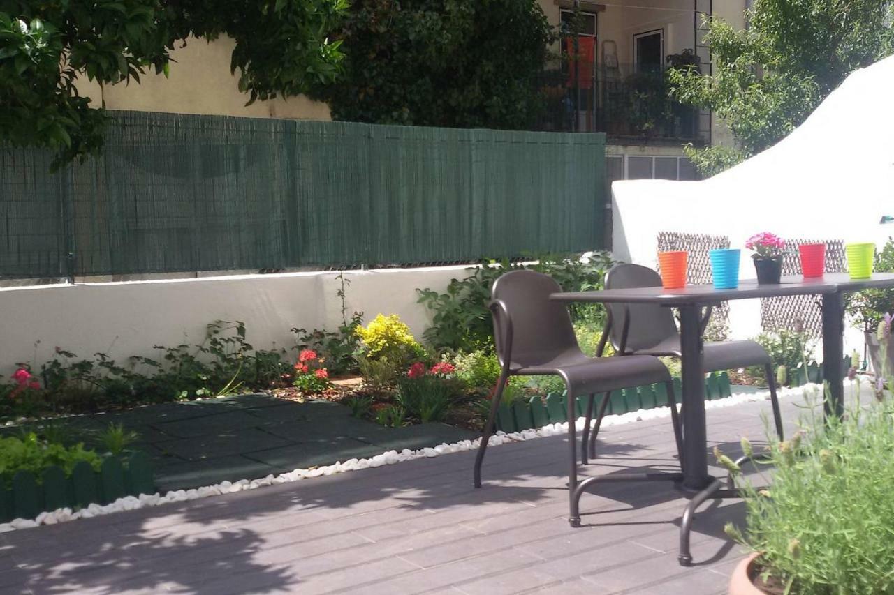 Sunny orange garden apartment in central Lissabon Buitenkant foto