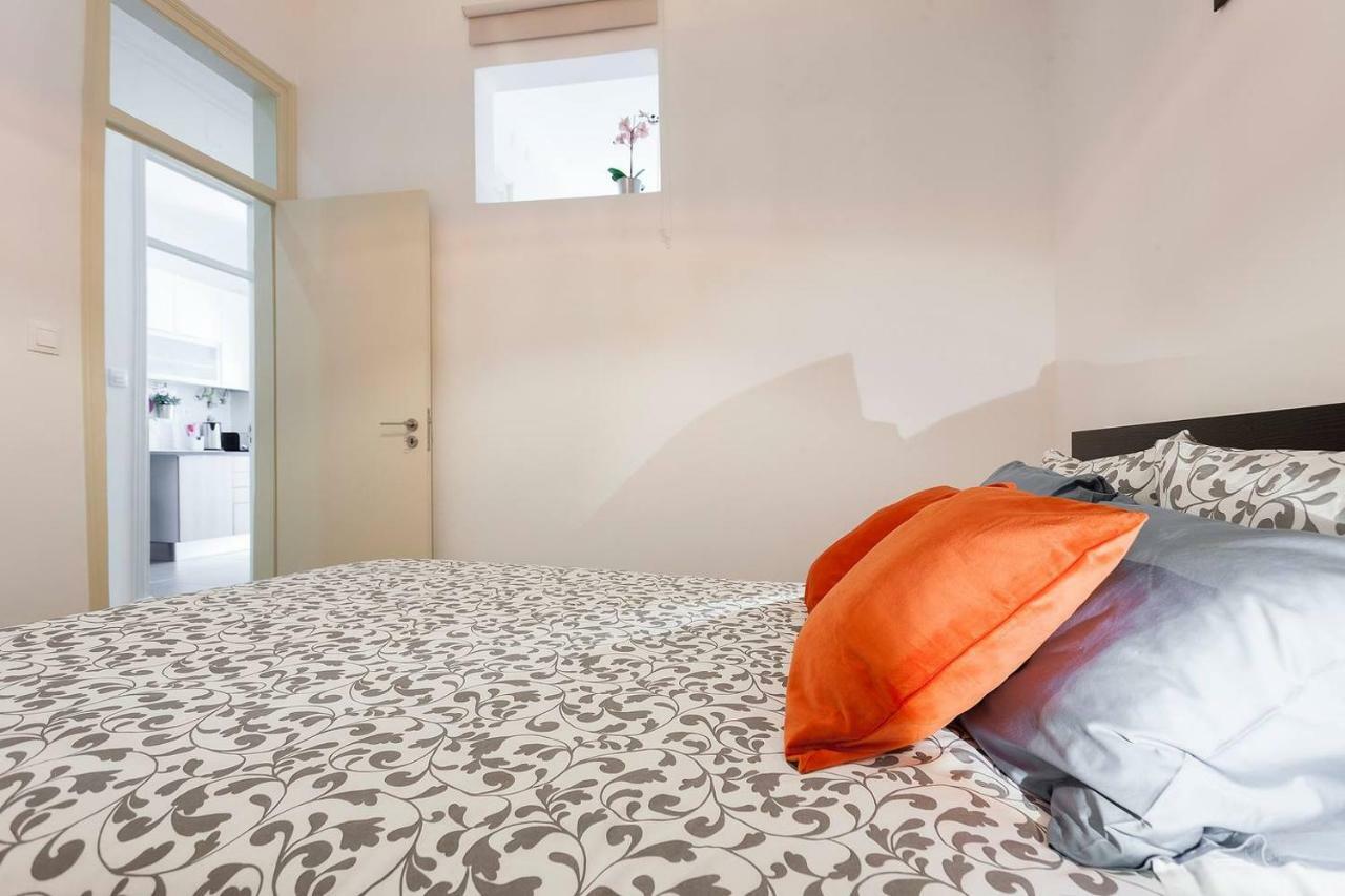 Sunny orange garden apartment in central Lissabon Buitenkant foto