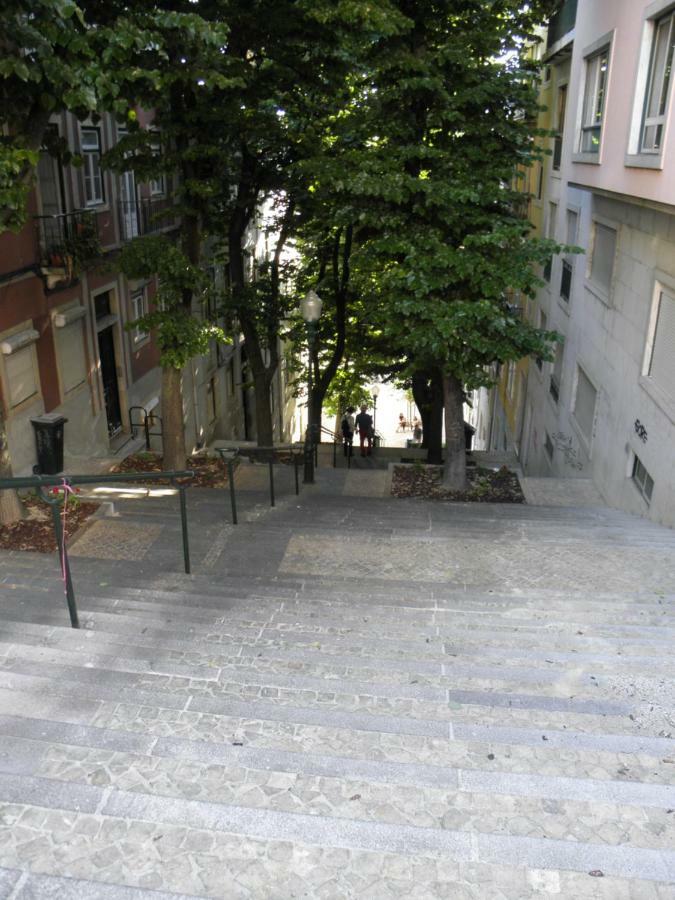 Sunny orange garden apartment in central Lissabon Buitenkant foto